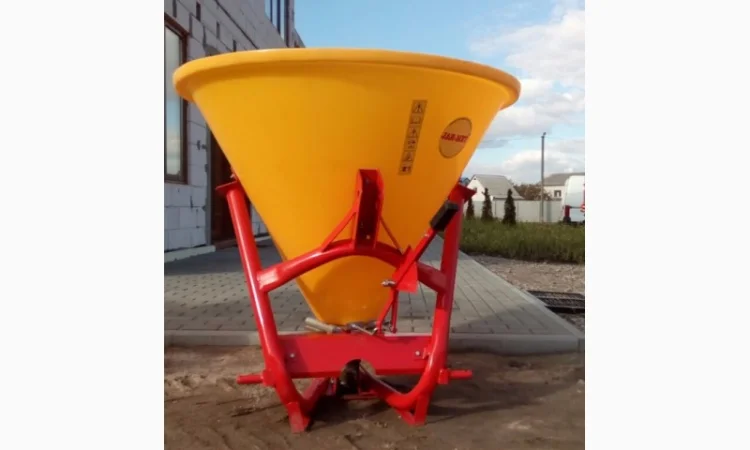 Разбрасыватель минеральных удобрений на 500 кг (бак пластиковый) фирмы Jar Met - фото № 5