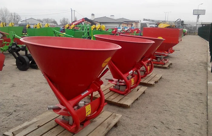 Разбрасыватель удобрений 500 кг фирмы Jar-Met (железный) - фото № 1