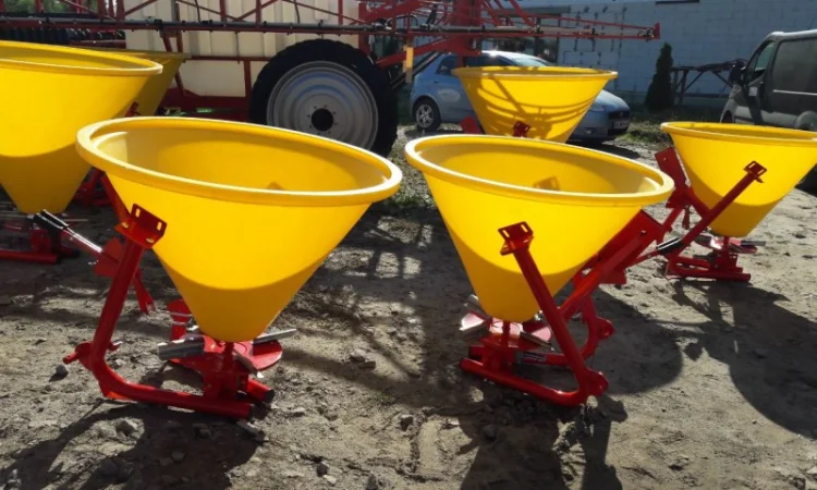 Розкидач мінеральних добрив на 300 кг (бак пластиковий) фірми Jar-Met - фото № 17