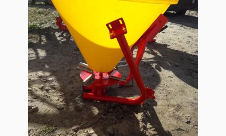 Розкидач мінеральних добрив на 300 кг (бак пластиковий) фірми Jar-Met - фото № 16