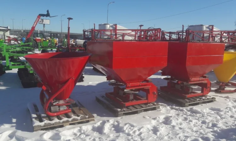 Розкидач мінеральних добрив 1000 кг фірми Jar-Met - фото № 1