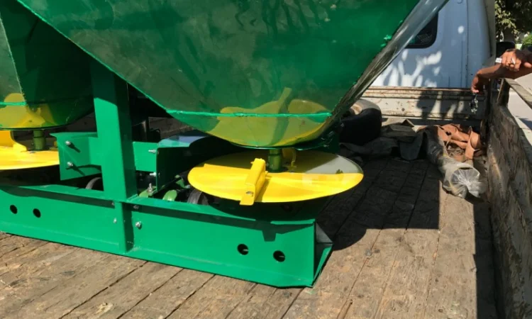 Разбрасыватель минеральных удобрений Jarmet-500 МВД-0, 7; 1200 РУН-1100 - фото № 6