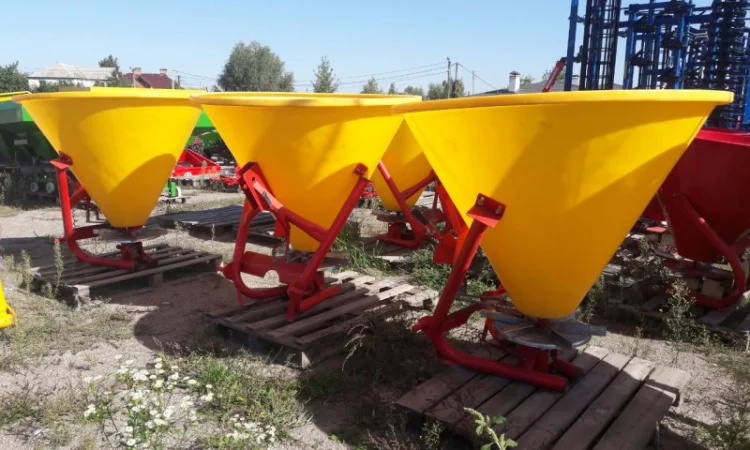 500 кг розкидач міндобрив фірми Jar-Met Польща - фото № 4