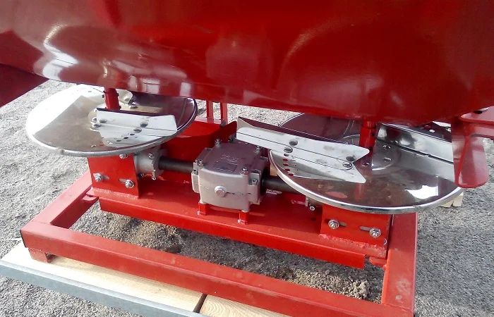 Розкидач міндобрив лійка 1000 кг фірми Jar-Met Польща - фото № 12