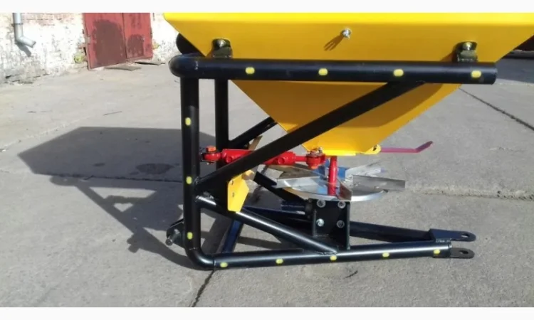 Роу, розкидач мінеральних добрив - фото № 1