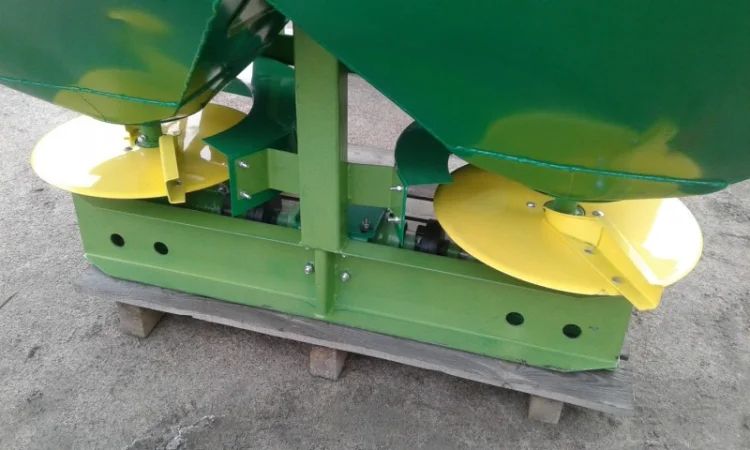 Разбрасыватель удобрений Jar Met 1000 л - фото № 7