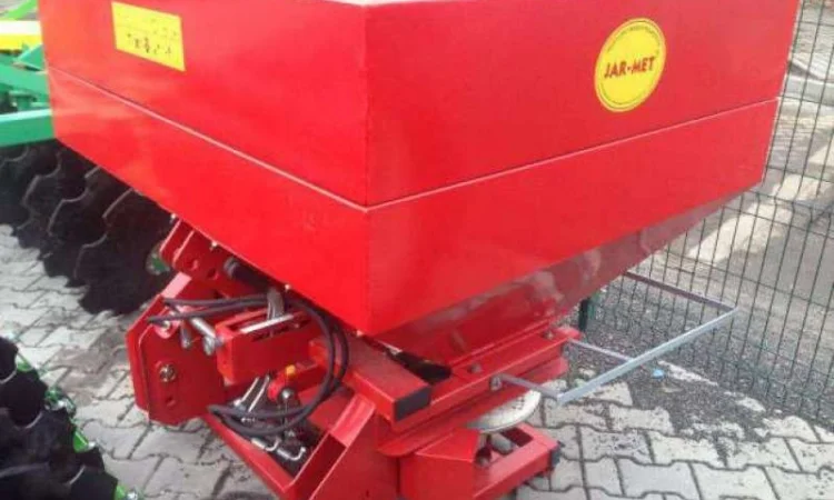 Разбрасыватель удобрений 1000 л - фото № 3