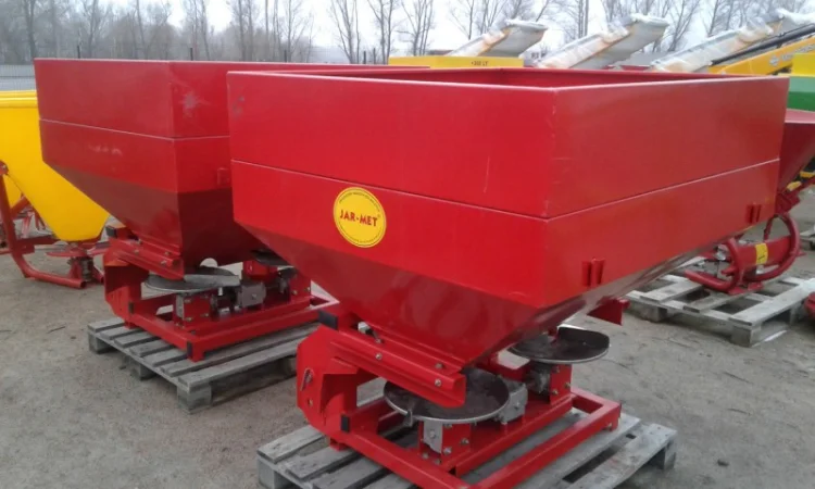 Разбрасыватель удобрений 1000 л - фото № 9