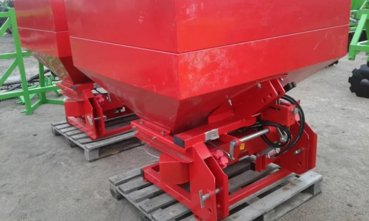 Разбрасыватель удобрений 1000 л - фото № 11