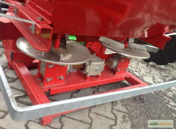 Разбрасыватель удобрений 1000 л - фото № 2