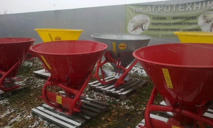 Разбрасыватель минудобрений 650 л - фото № 1