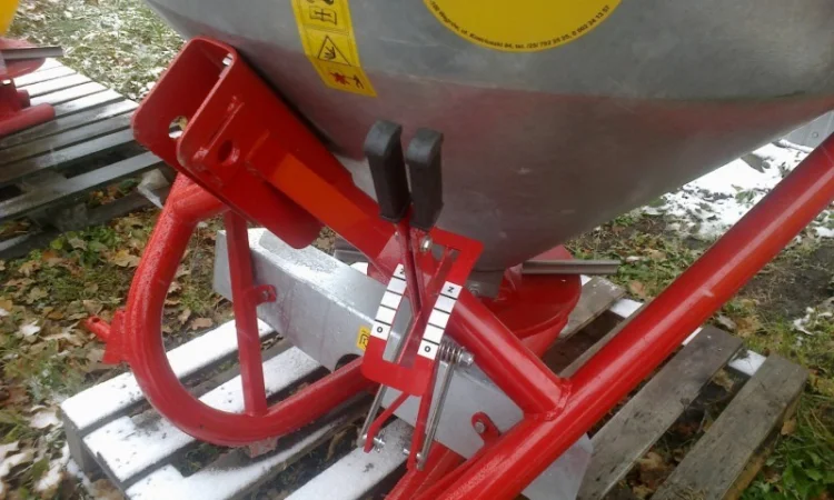 Разбрасыватель минудобрений 650 л - фото № 3