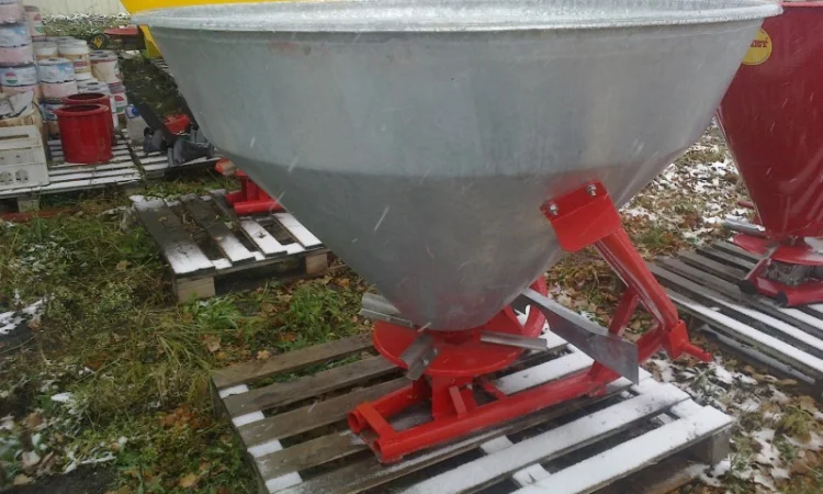 Разбрасыватель минудобрений 650 л - фото № 2