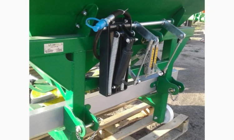 Разбрасыватель минеральных удобрений «LAND FORCE » Турция - фото № 5