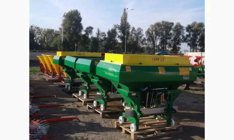 Разбрасыватель удобрений «LAND FORCE» 1000-1200 л - фото № 4