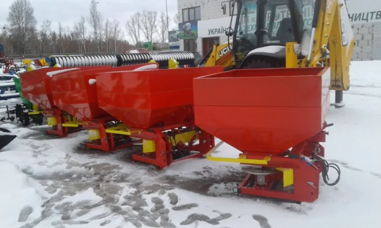 Разбрасыватель удобрений навесной Jar Met 1000 л с карданом - фото № 1