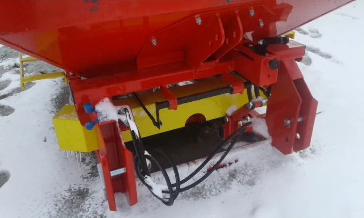 Разбрасыватель удобрений навесной Jar Met 1000 л с карданом - фото № 6