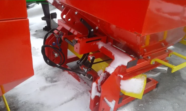 Розкидач міндобрив навісний Jar Met з карданом - фото № 5