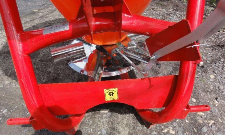 Розкидачі мінеральних добрив 200, 300, 500, 650 л (метал або пластік) - фото № 5