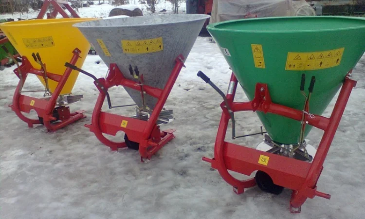 Навісний розкидач добрив STRUMYK на 300 літрів (диск із неражвіючої сталі) - фото № 1