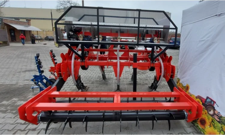 Бункер для внесения удобрений - фото № 2