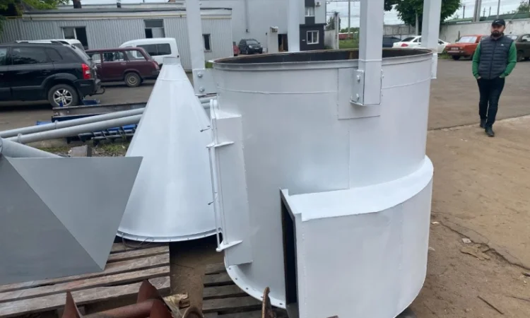 Силос, бункер со шнеком для сыпучих материалов и зерновых - фото № 10