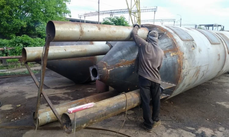 Силос, бункер со шнеком для сыпучих материалов и зерновых - фото № 4