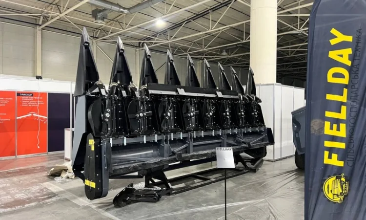 Жниварка для збирання кукурудзи FIELLDAY 8-ми рядкова - фото № 1