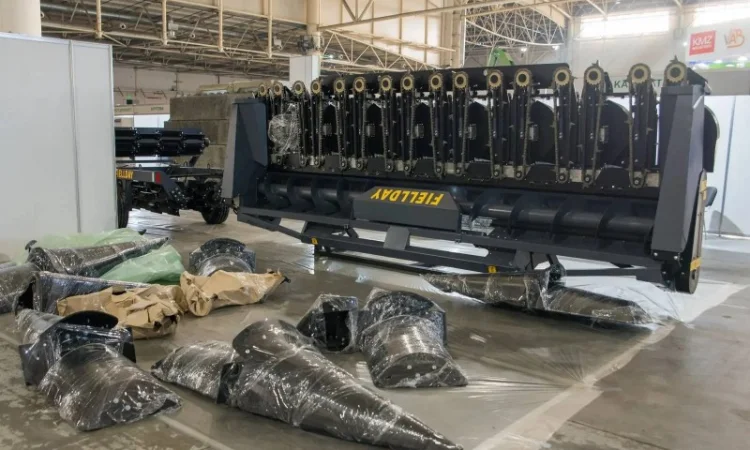 Жниварка для збирання кукурудзи FIELLDAY 8-ми рядкова - фото № 4