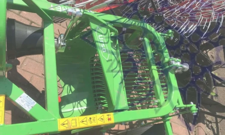 Копалка вибрационная Bomet (Польша), выброс назад, 1-но рядная, купити віброкопалку бомет - фото № 3