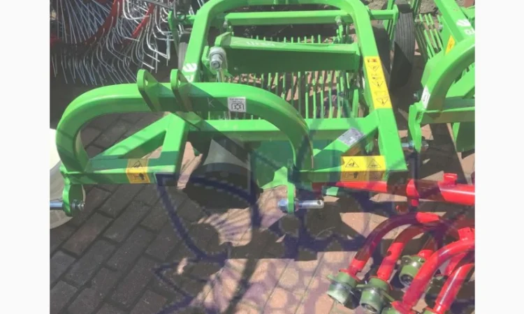 Копалка вибрационная Bomet (Польша), выброс назад, 1-но рядная, купити віброкопалку бомет - фото № 2