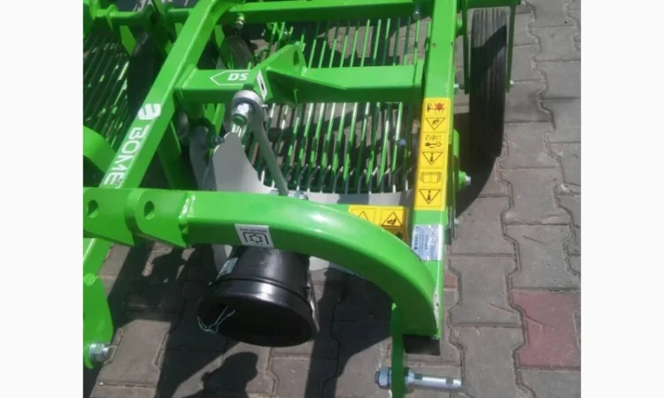 Картофелекопалка однорядная транспортер Wirax, вибрационная BOMET, вертушка - фото № 1