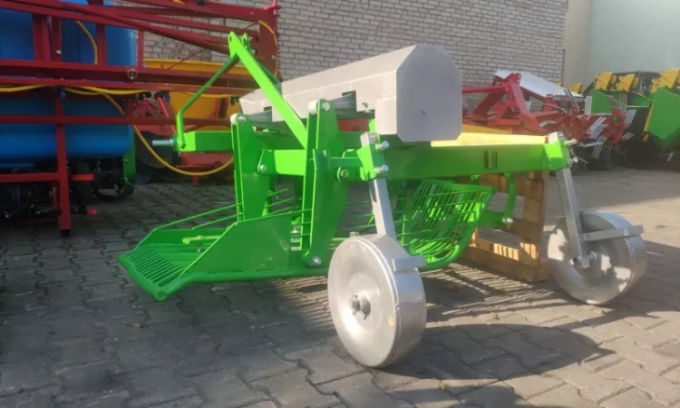 Картоплекопачка копалка вібраційна грохотна трясучка на бік боковий викід Bomet - фото № 1