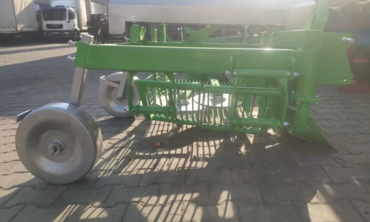 Картоплекопачка копалка вібраційна грохотна трясучка на бік боковий викід Bomet - фото № 4