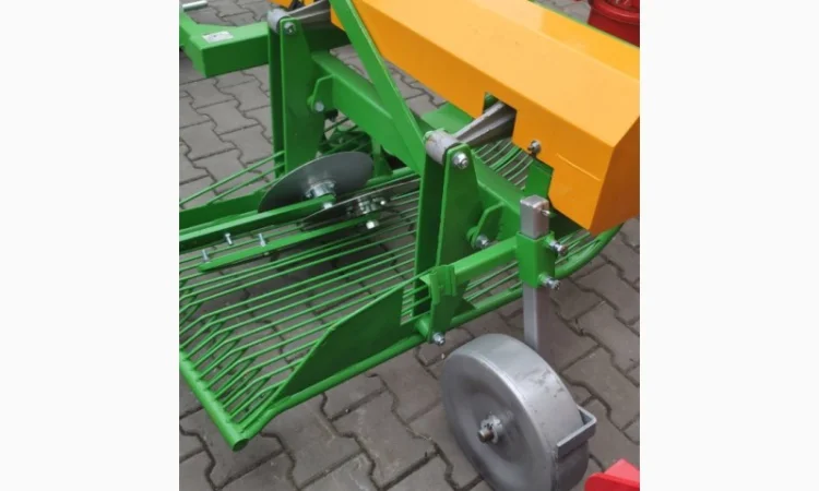 Картоплекопачка копалка вібраційна трячучка грохотна на бік Бомет - фото № 2