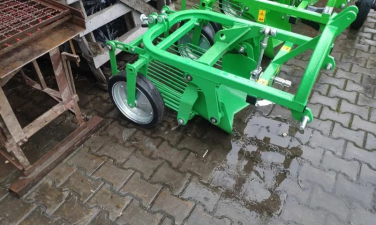 Картоплекопачка копалка вібраційна грохотна трясучка задній викід назад задня Bomet - фото № 3