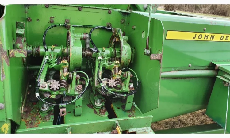 Пресс подборщик тюковый John Deere 456A - фото № 5