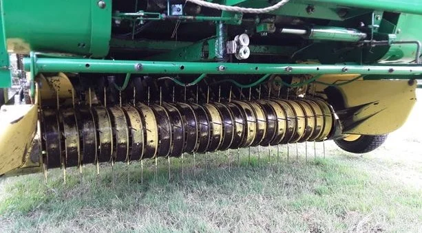 Прес підбирач рулонний John Deere 550 - фото № 2