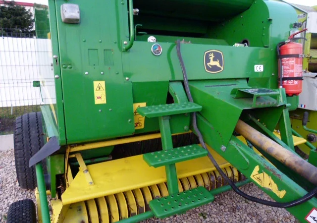 Пресс подборщик рулонный John Deere 578 - фото № 3