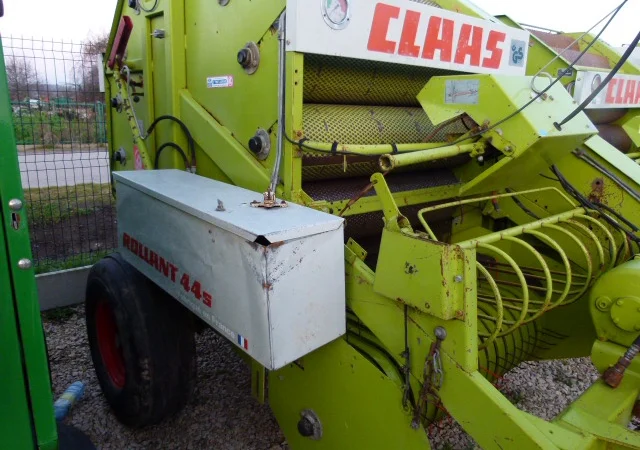 Пресс подборщик рулонный Claas Rollant 44 - фото № 4