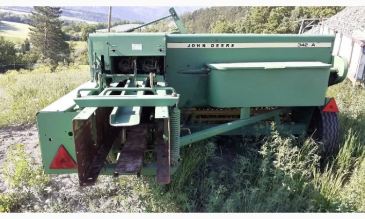 Пресс подборщик тюковый John Deere 342 А - фото № 1