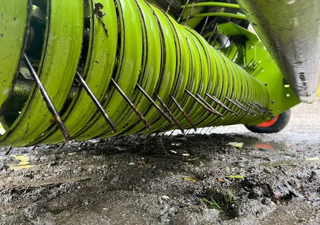 Рулонний прес-підбирач Claas Rollant 240 - фото № 9