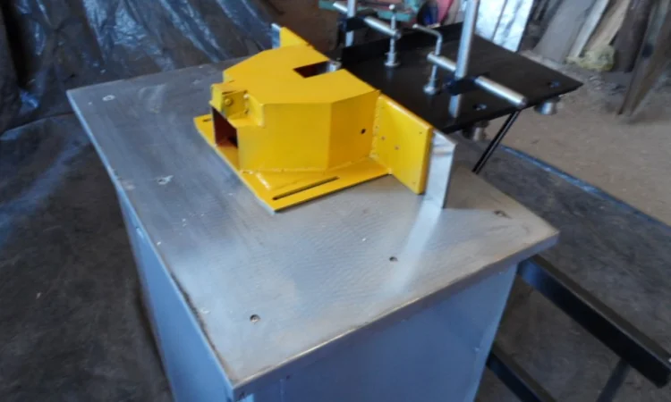 Фрезерный станок з шипорізною кареткою - фото № 1