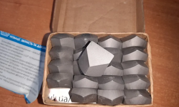 Твердосплавные пластины на мульчера и дробилки ВК8 и ВК15 - фото № 1