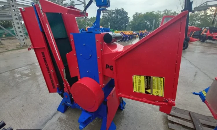 Подрібнювач гілок PG-160T-КR навісний на трактор з поворотною транспортувальною стрічкою - фото № 4