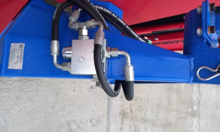 Подрібнювач гілок PG-160T-КR навісний на трактор з поворотною транспортувальною стрічкою - фото № 6