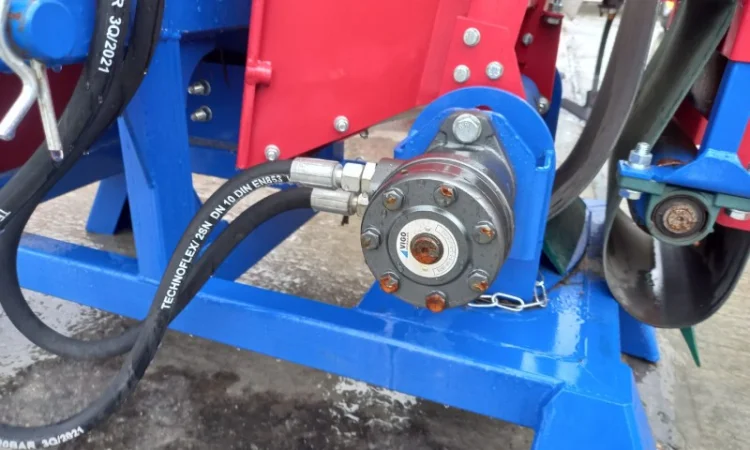 Подрібнювач гілок PG-160T-КR навісний на трактор з поворотною транспортувальною стрічкою - фото № 8