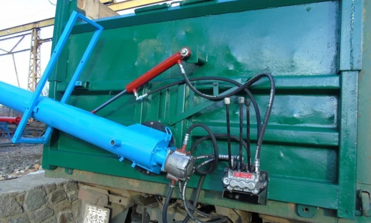 Загрузич сеялок МАЗ - фото № 3