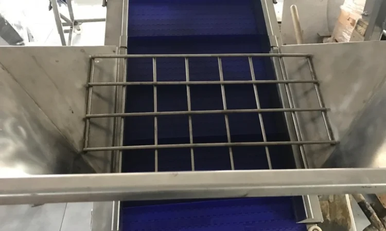 Ленточный транспортер подающий в камеру шоковой заморозки - фото № 3