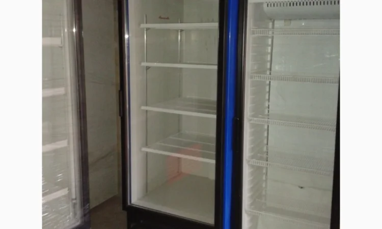 Шкаф холодильный, морозильный ларь Б/У - фото № 1